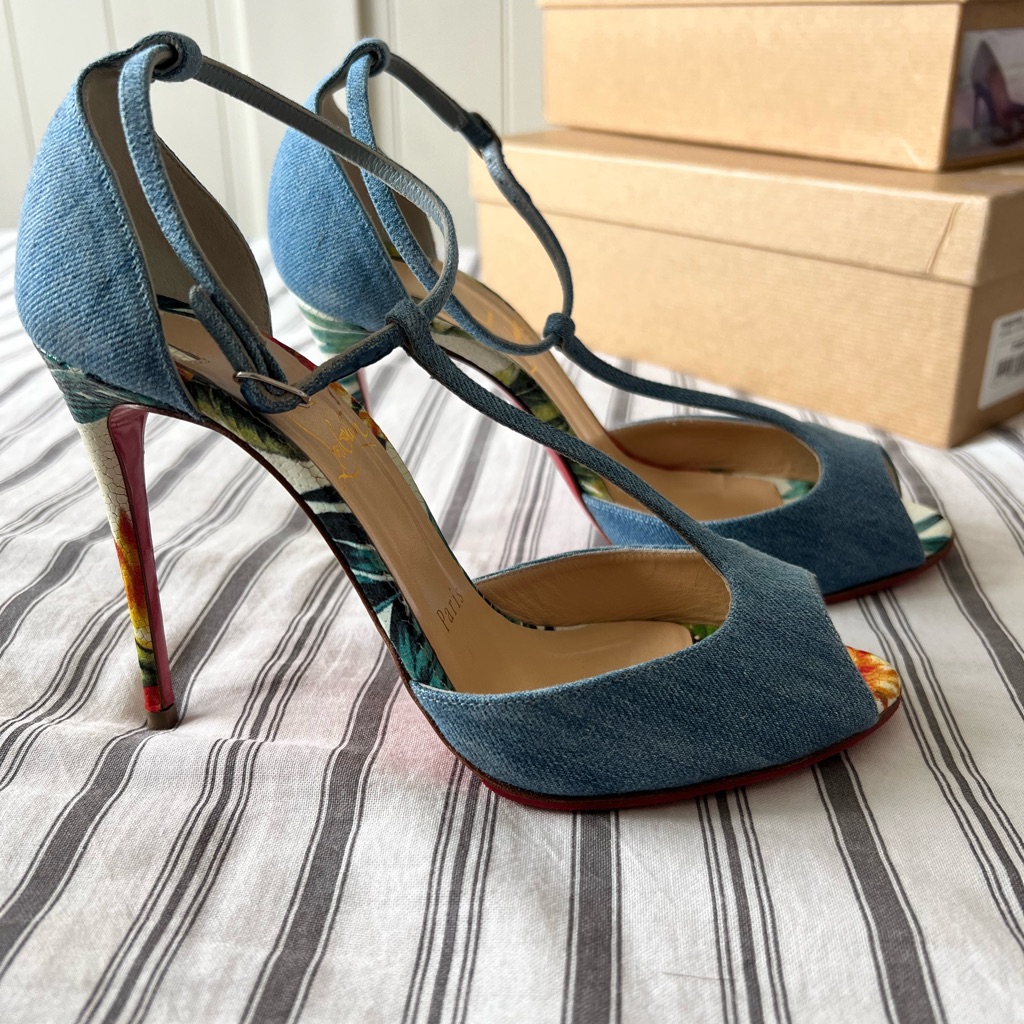 Christian Louboutin 2018 Senora 100 T-Strap Pumps